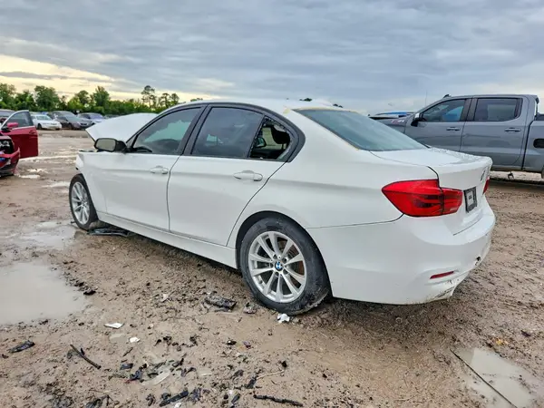 WBA8E1G52JNU92933 2018 BMW 3ER - Image 2