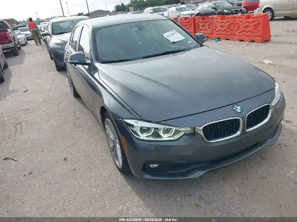 WBA8E1G52JNU93693 2018 BMW 3ER - Image 1