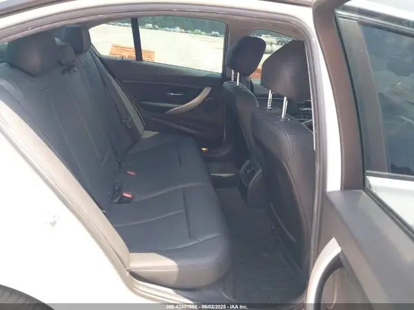 WBA8E1G53HNU13859 2017 BMW 3ER - Image 8