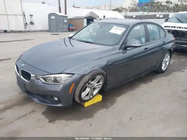 WBA8E1G53JNU89037 2018 BMW 3ER - Image 2