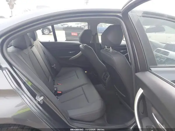 WBA8E1G53JNU89037 2018 BMW 3ER - Image 8