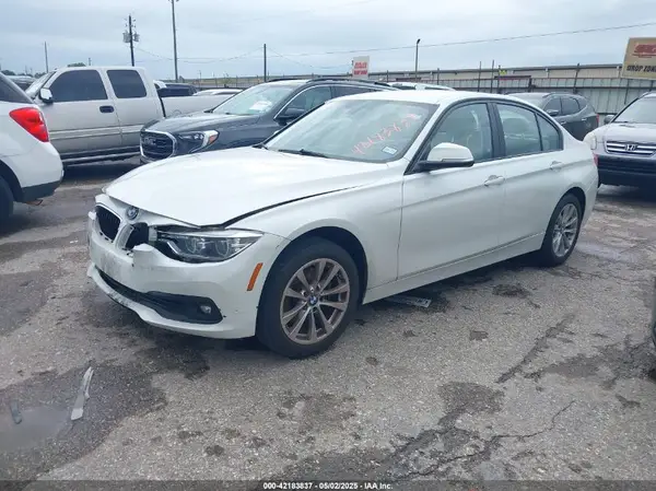 WBA8E1G53JNU90270 2018 BMW 3ER - Image 2