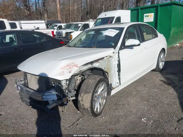 WBA8E1G53JNU90589 2018 BMW 3ER - Image 2