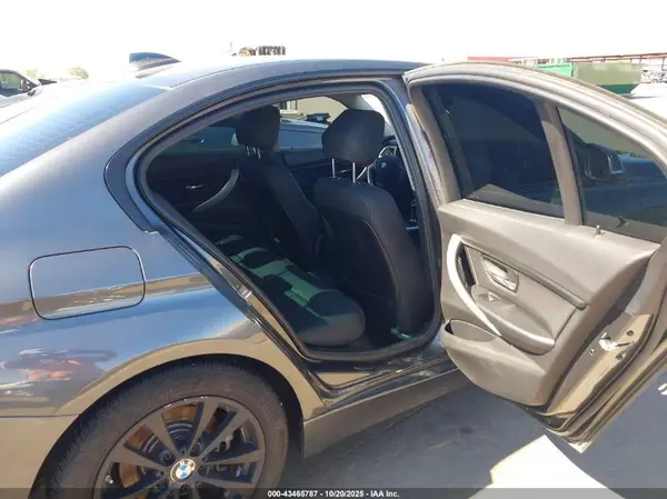 WBA8E1G53JNU91127 2018 BMW 3ER - Image 8