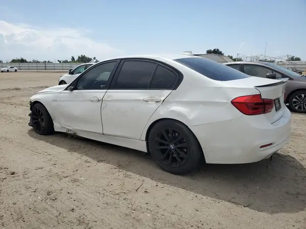 WBA8E1G53JNU92858 2018 BMW 3ER - Image 2