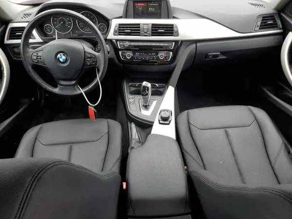 WBA8E1G53JNU93623 2018 BMW 3ER - Image 8