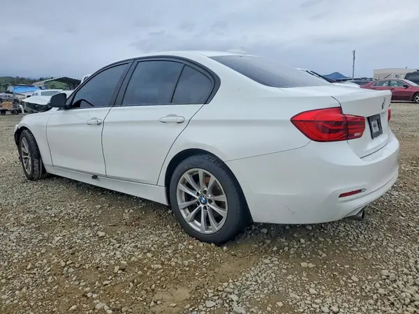 WBA8E1G54GNT38040 2016 BMW 3ER - Image 2
