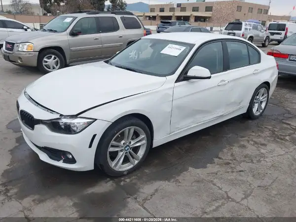 WBA8E1G54JNU88950 2018 BMW 3ER - Image 2