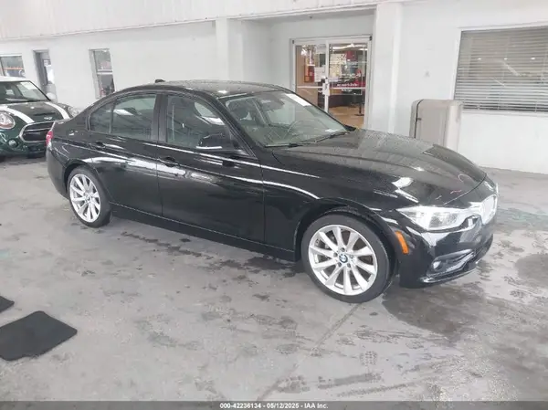 WBA8E1G54JNU90018 2018 BMW 3ER - Image 1