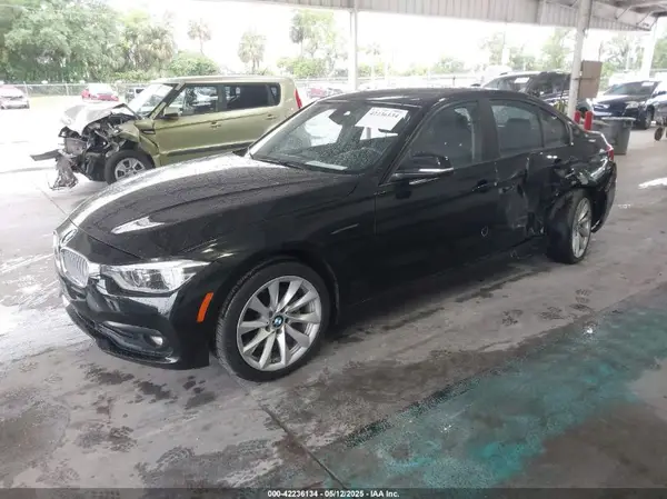 WBA8E1G54JNU90018 2018 BMW 3ER - Image 2