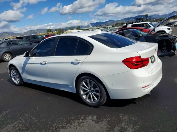 WBA8E1G54JNU90231 2018 BMW 3ER - Image 2