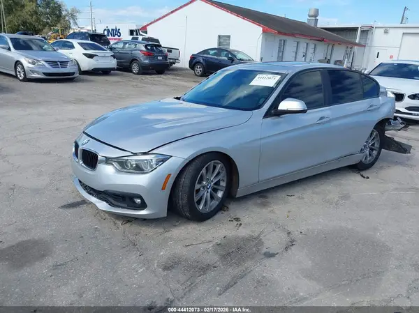 WBA8E1G54JNU90763 2018 BMW 3ER - Image 2