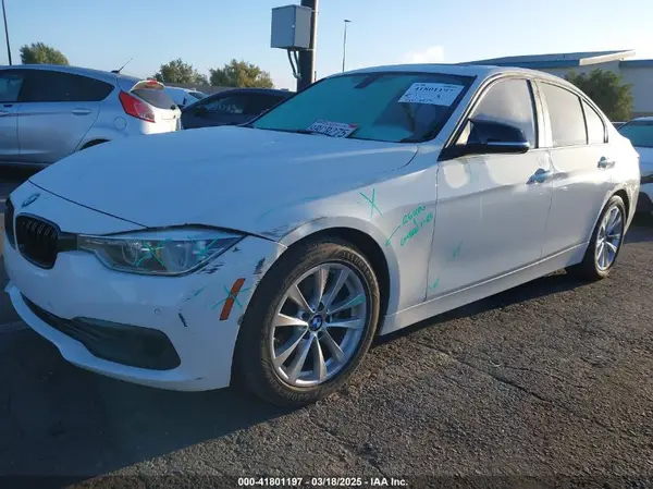 WBA8E1G54JNU90990 2018 BMW 3ER - Image 2