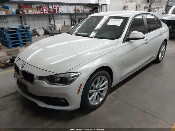 WBA8E1G54JNU91377 2018 BMW 3ER - Image 2