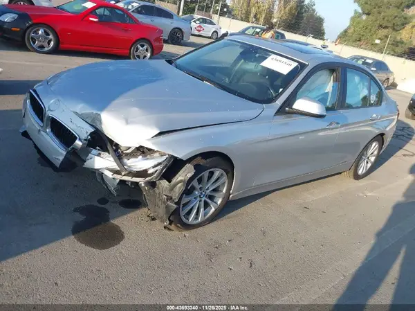 WBA8E1G54JNU91394 2018 BMW 3ER - Image 2