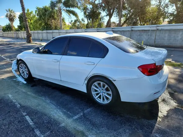 WBA8E1G54JNU91976 2018 BMW 3ER - Image 2