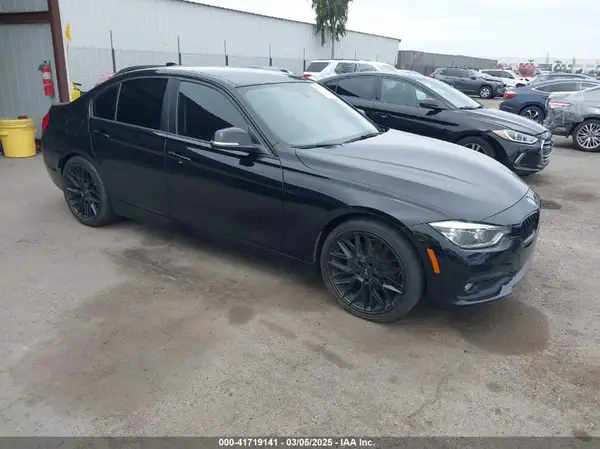 WBA8E1G54JNU93257 2018 BMW 3ER - Image 1