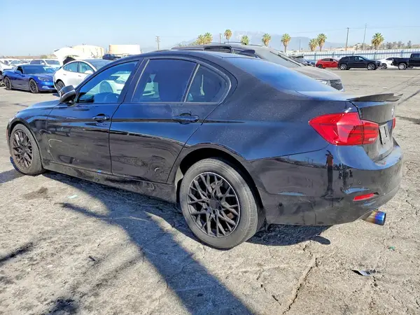 WBA8E1G54JNU93551 2018 BMW 3ER - Image 2