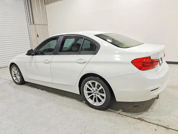 WBA8E1G55GNT33669 2016 BMW 3ER - Image 2