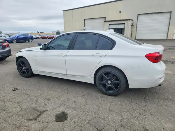 WBA8E1G55GNT36197 2016 BMW 3ER - Image 2