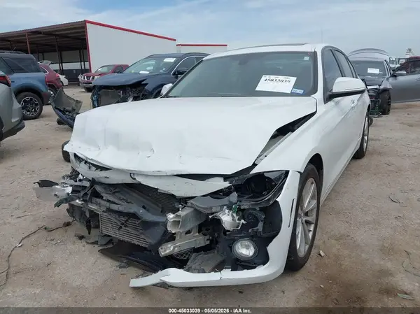 WBA8E1G55HNT72487 2017 BMW 3ER - Image 2
