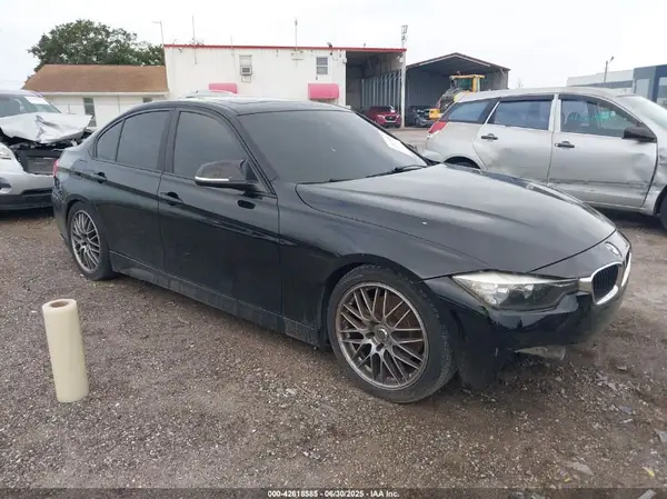 WBA8E1G55HNU15032 2017 BMW 3ER - Image 1