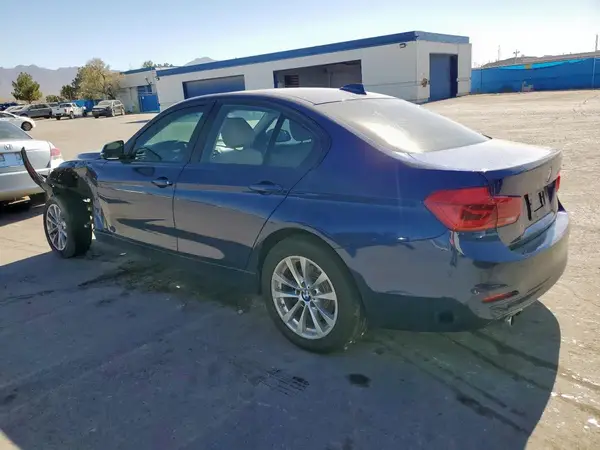 WBA8E1G55HNU15399 2017 BMW 3ER - Image 2