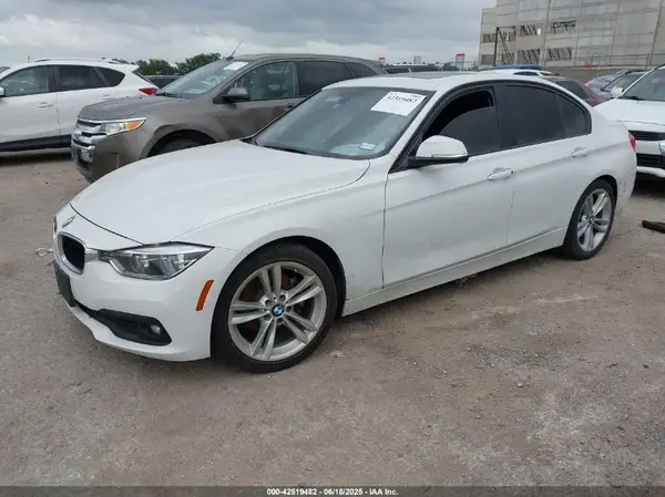 WBA8E1G55JNU89900 2018 BMW 3ER - Image 2