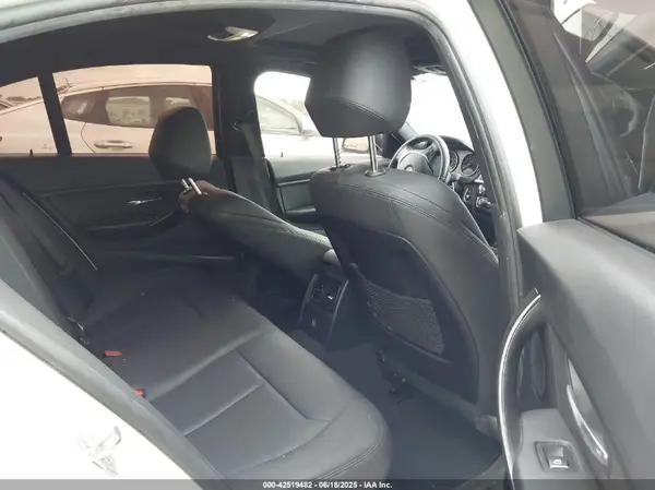 WBA8E1G55JNU89900 2018 BMW 3ER - Image 8