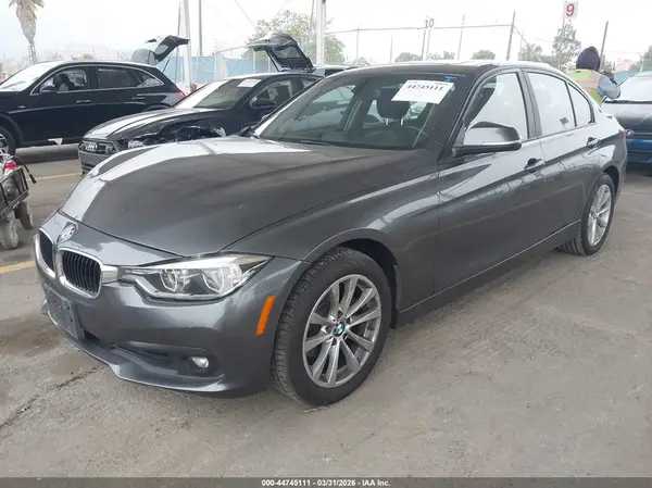 WBA8E1G55JNU90612 2018 BMW 3ER - Image 2