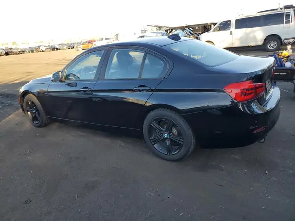 WBA8E1G56HNU14097 2017 BMW 3ER - Image 2