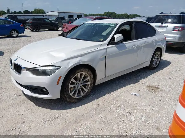 WBA8E1G56HNU15315 2017 BMW 3ER - Image 2