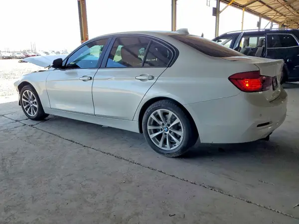 WBA8E1G56JNT72553 2018 BMW 3ER - Image 2