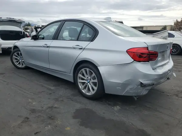 WBA8E1G56JNU91655 2018 BMW 3ER - Image 2