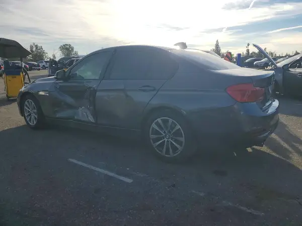WBA8E1G56JNU91977 2018 BMW 3ER - Image 2