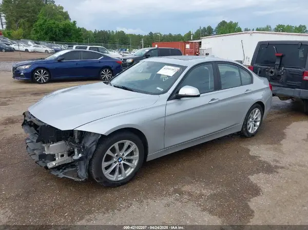 WBA8E1G56JNU92000 2018 BMW 3ER - Image 2