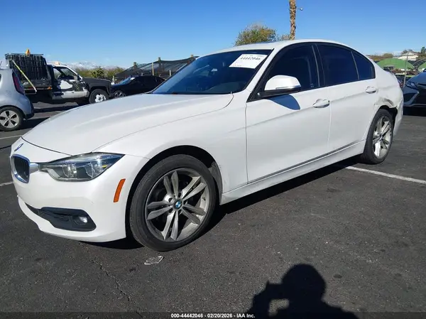 WBA8E1G56JNU92496 2018 BMW 3ER - Image 2