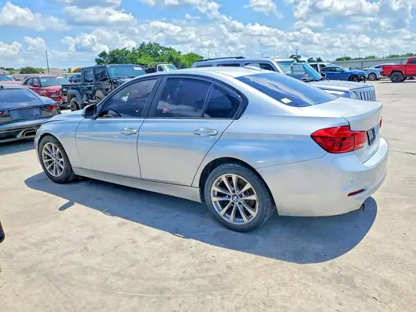 WBA8E1G57HNU13993 2017 BMW 3ER - Image 2