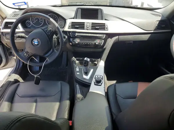 WBA8E1G57HNU13993 2017 BMW 3ER - Image 8