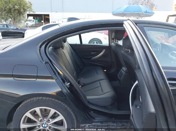 WBA8E1G57HNU14075 2017 BMW 3ER - Image 8