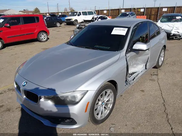 WBA8E1G57HNU14643 2017 BMW 3ER - Image 2
