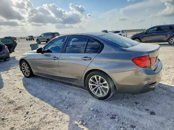 WBA8E1G57HNU14917 2017 BMW 3ER - Image 2