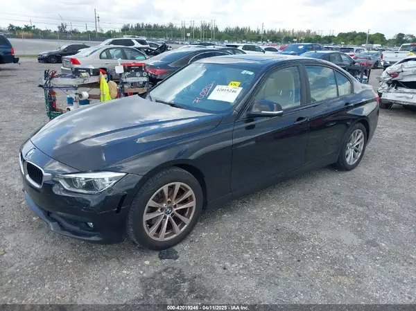 WBA8E1G57JNU88781 2018 BMW 3ER - Image 2