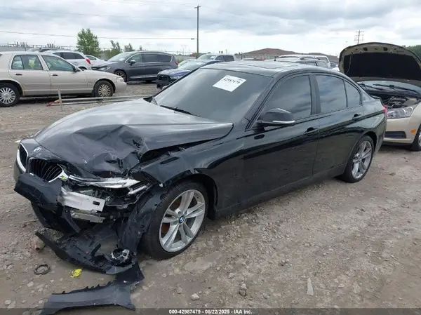 WBA8E1G57JNU88893 2018 BMW 3ER - Image 2