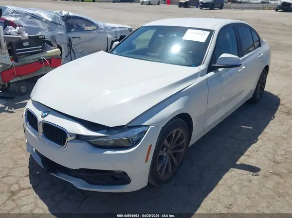 WBA8E1G57JNU89560 2018 BMW 3ER - Image 2