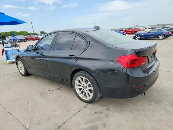 WBA8E1G57JNU90580 2018 BMW 3ER - Image 2