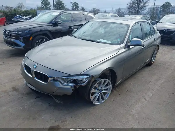 WBA8E1G57JNU93169 2018 BMW 3ER - Image 2