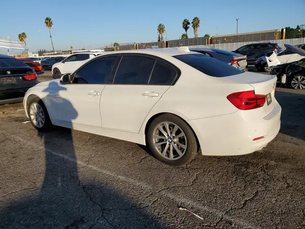 WBA8E1G58JNU89003 2018 BMW 3ER - Image 2