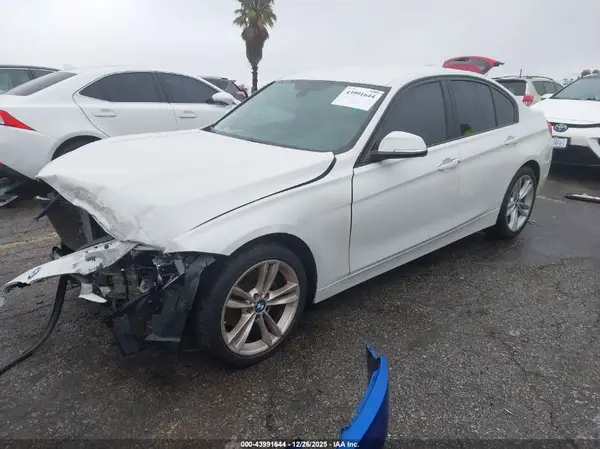 WBA8E1G58JNU89986 2018 BMW 3ER - Image 2