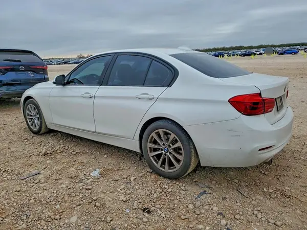 WBA8E1G58JNU90555 2018 BMW 3ER - Image 2